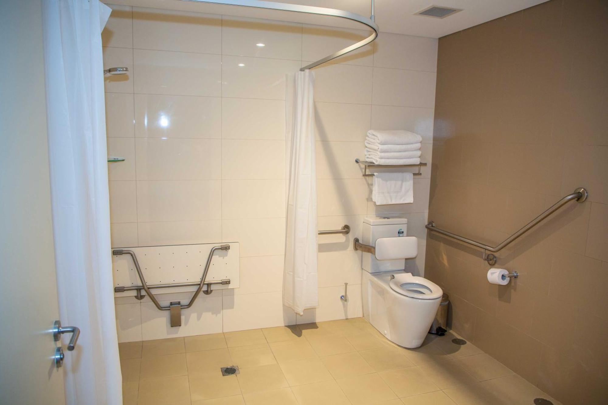 Chambre Lit Queen-size - Accessible aux Personnes à Mobilité Réduite