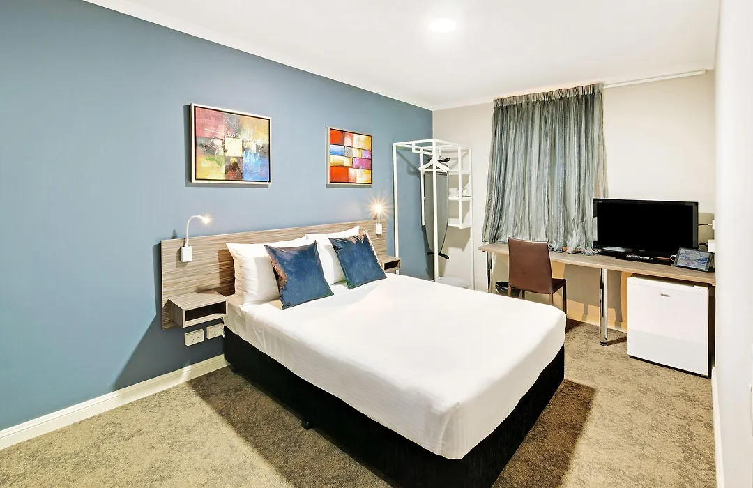 28 Hotel-1
